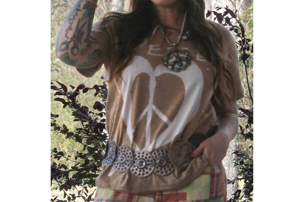 NEW JADED GYPSY moon dance v-neck tee in peace and love